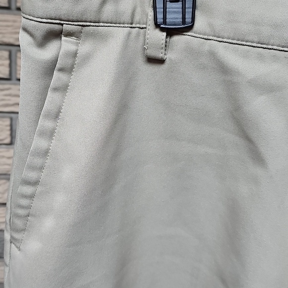Izod Golf Shorts Sz 33 Khaki Color Performx Golf - Picture 2 of 9